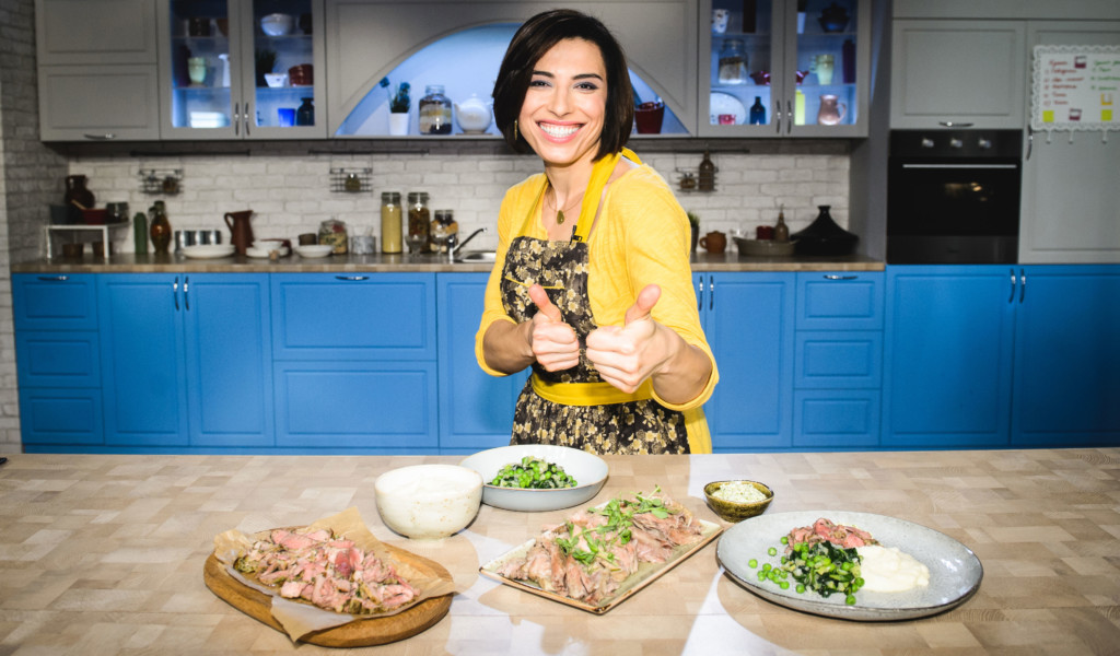 Со 2 сентября на телеканале «Кухня ТВ» стартует новая программа собственного производства о кулинарных вечеринках «Есть тема!»