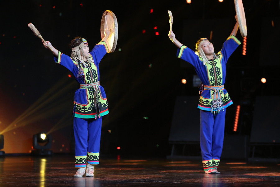 Егор Дружинин исполнил ульчский народный танец  на сцене проекта «Ты супер! Танцы»