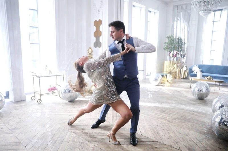 Телеканал «Россия» запускает танцевальный флешмоб #РОССИЯТАНЦУЕТДОМА