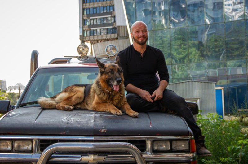 Никита Панфилов и его лохматый друг начинают новые расследования: пятый сезон детектива «Пёс» выходит в эфир НТВ