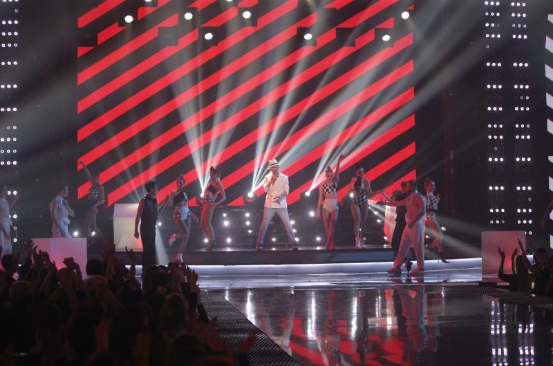 Артисты «Суперстар!» на НТВ исполнили современные хиты