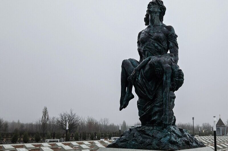 Церемония открытия памятника «Незаживающая рана Донбасса» войдёт в новый док Алёны Полуниной