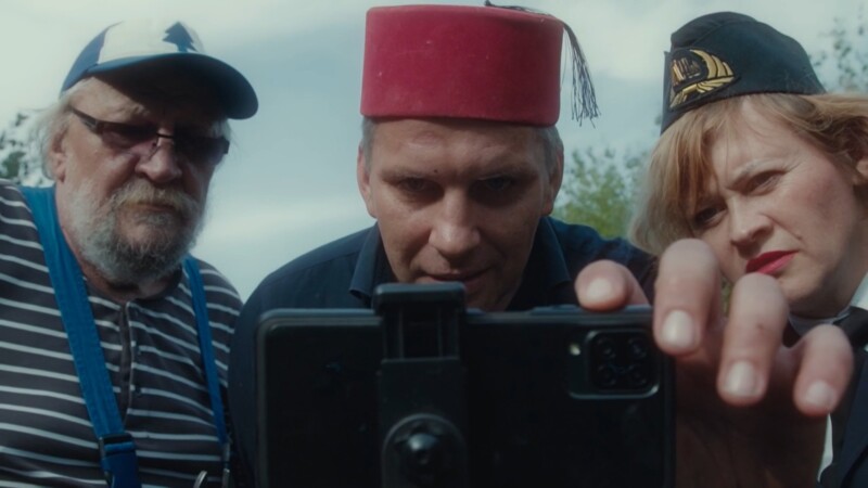 Лопата, камера, мотор: в ограниченный прокат выходит документальная комедия Юрия Мокиенко «Отцы»