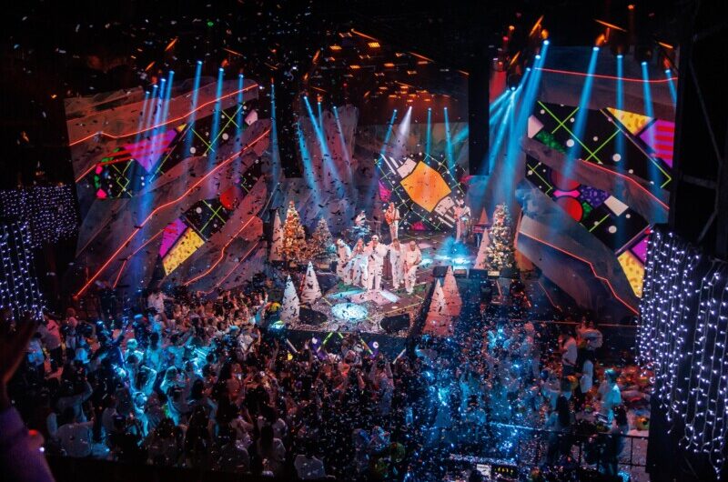 «SnowПати-24»: традиционное новогоднее шоу телеканала «Музыка Первого» вернулось на большую сцену